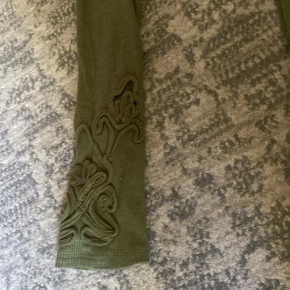 Deep V-neck, army green,thermal, long sleeve shirt, features elegant detail. - Picture 3 of 6